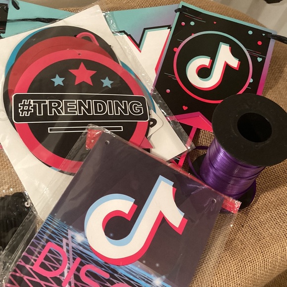 Tik Tok Birthday Party Supplies - Picture 5 of 5
